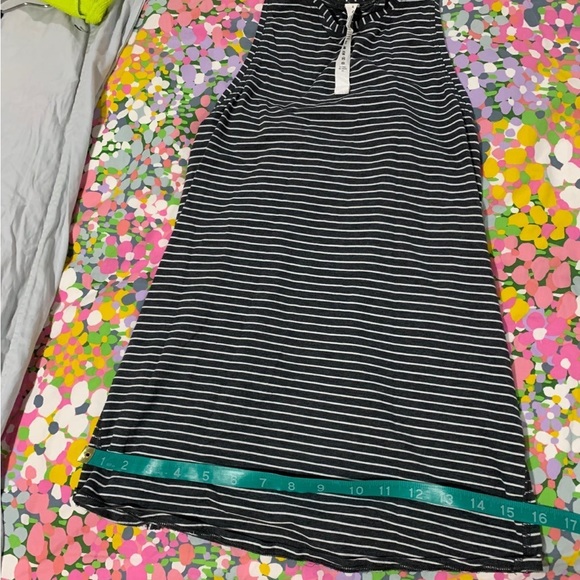 All tied up tank lululemon. Size 4 - Picture 3 of 4